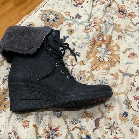 UGG Black and Gray Genuine leather Winter Boots - Picture 2 of 6